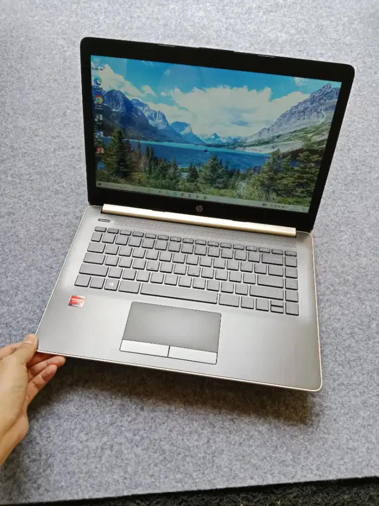 LAPTOP MULUS LIKE NEW KEYBOARD NYALA NO MINUS