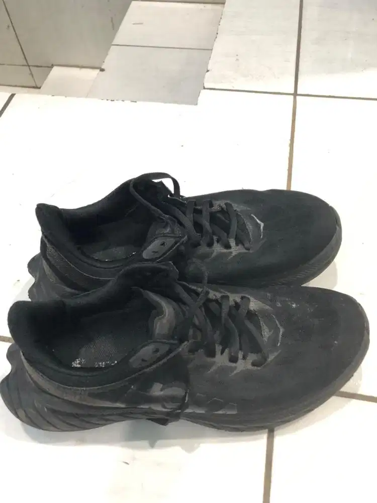 Sepatu running hoka one