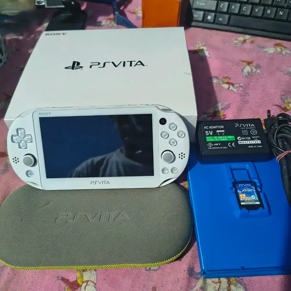 Ps Vita Slim White Original 8GB Bonus Game