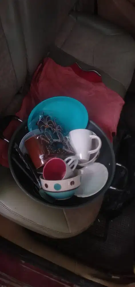 Di jual semua peralatan dapur ,piring,panci,sendok,pisau,mangkok