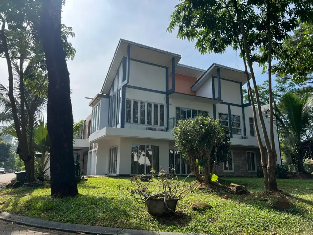 Rumah Mewah Tipe Hoek Bonus Taman Semi Furnish Dekat Kawasan Bisnis dan Akses Tol di Green Cove BSD City