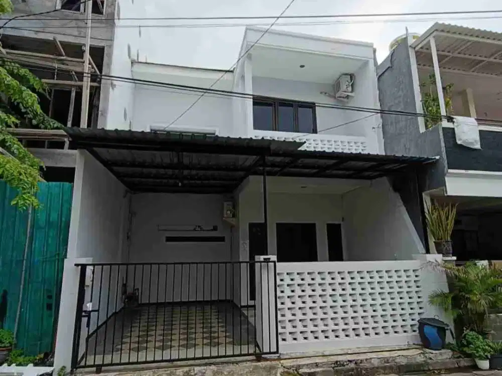Disewakan semi furnish rumah 2 lantai Pakuwon city