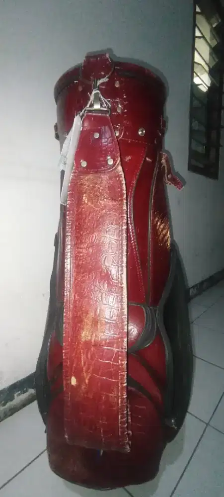 Tas golf kulit bekas