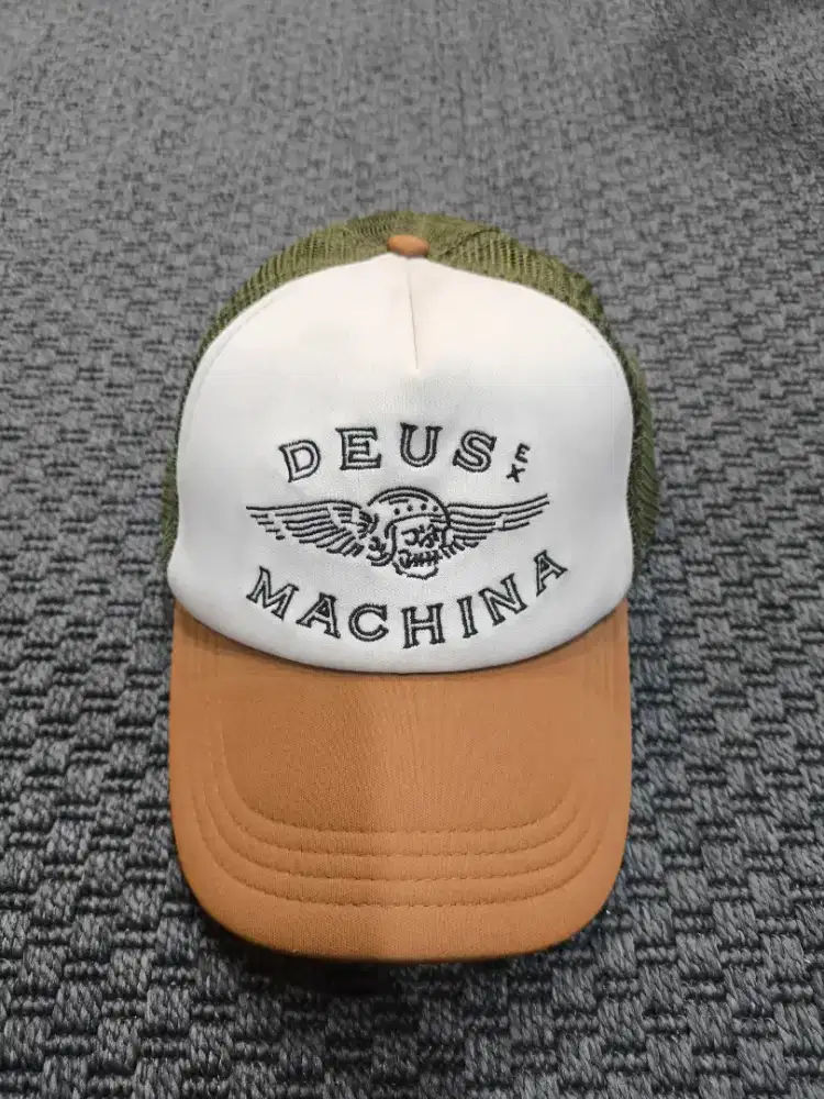 TOPI DEUS EX MACHINA JARING  ORIGINAL PRELOVED