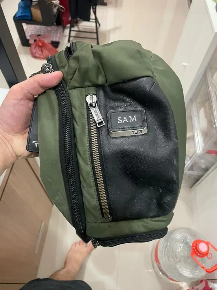 Preloved tumi alpha bravo kelley green sling bag