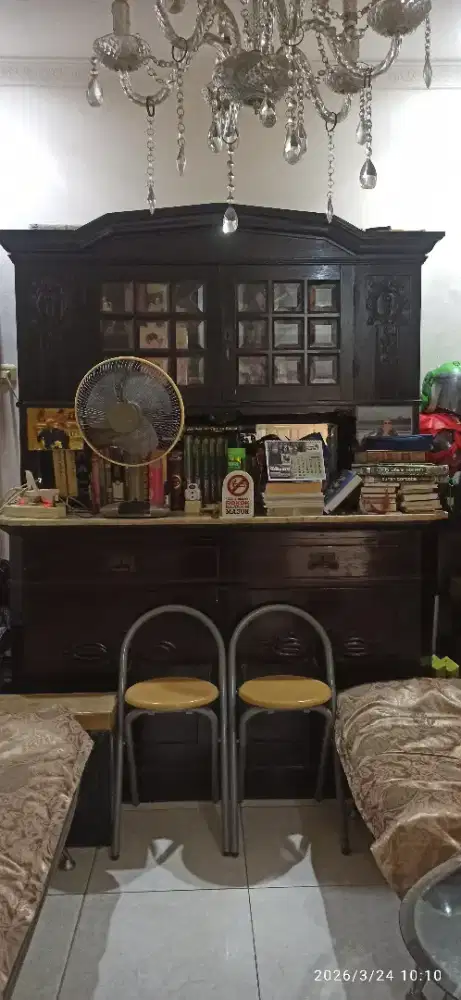 Lemari kayu jati antik