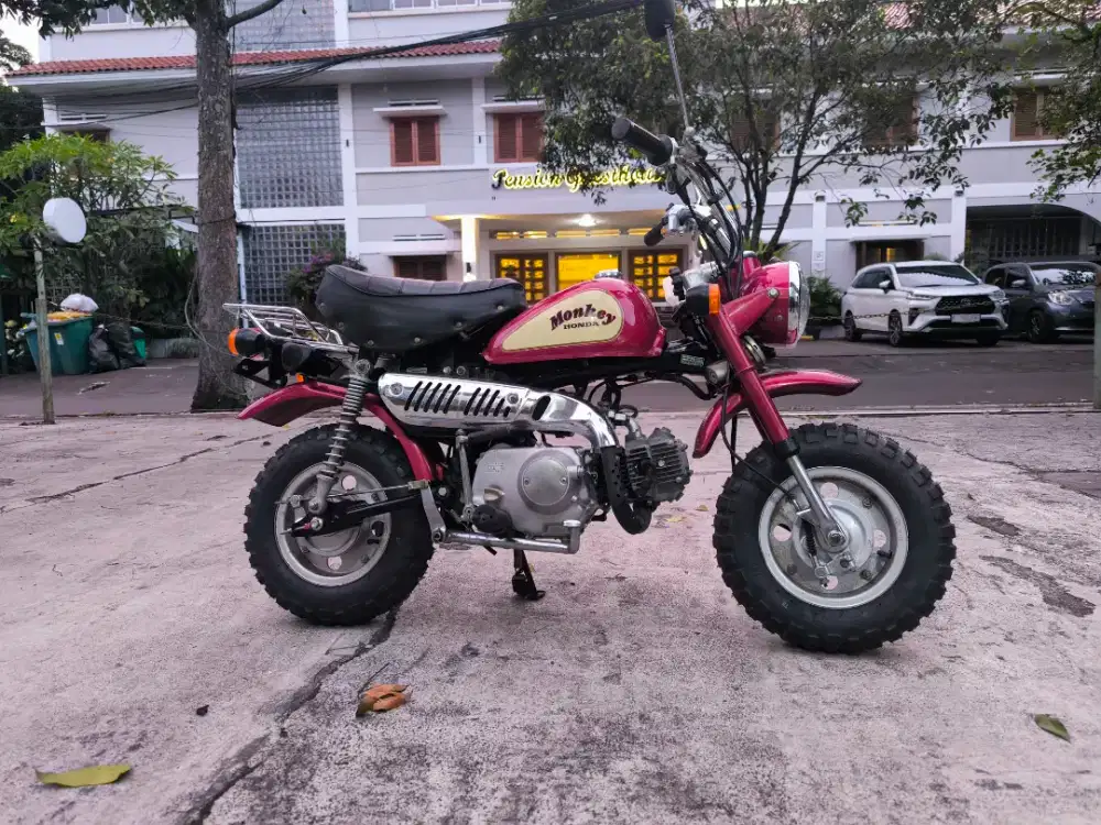 Honda Monkey 50 Cherry Edition