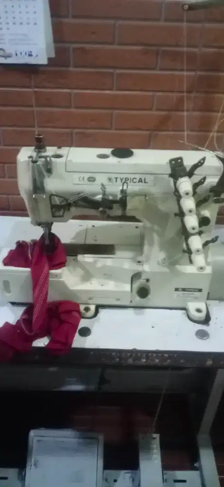 Mesin jahit overdeck