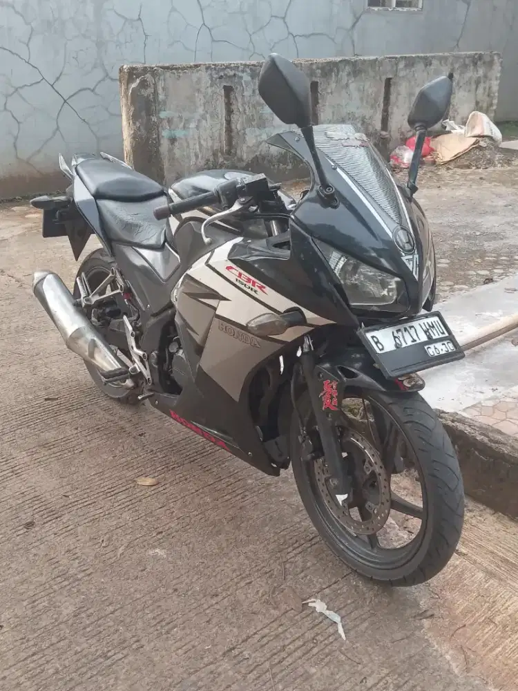 Honda CBR 150 R tahun 2015 plat B bnten pajak of 2021 lengkap