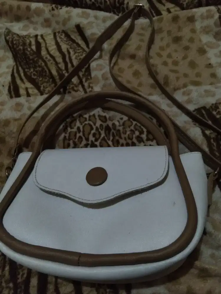 Tas selempang wanita