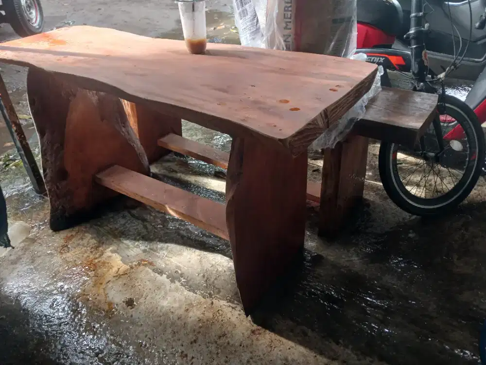 Meja solidnya monggo