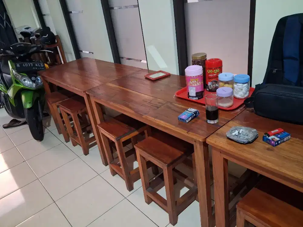 Meja kursi set makan