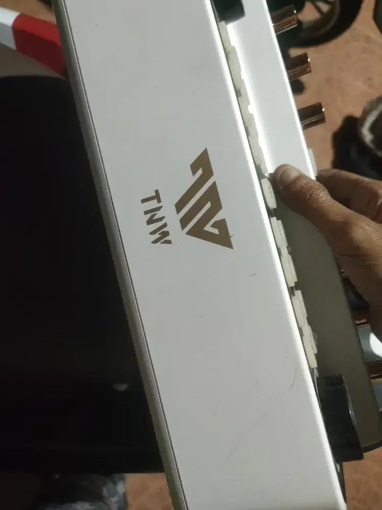 Tnw model s18 warna putih