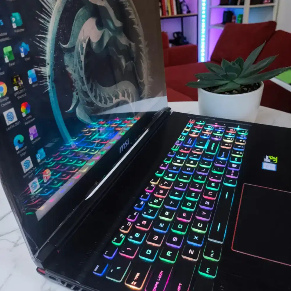 MSI GE63VR 7RF Raider gaming kelas atas (high-end)