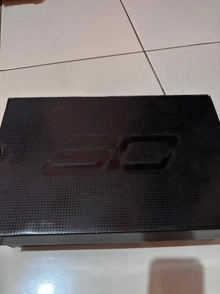 under armoir curry 4 retro