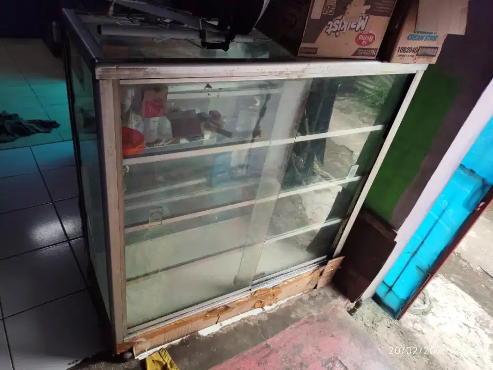 Etalase second 1 meter