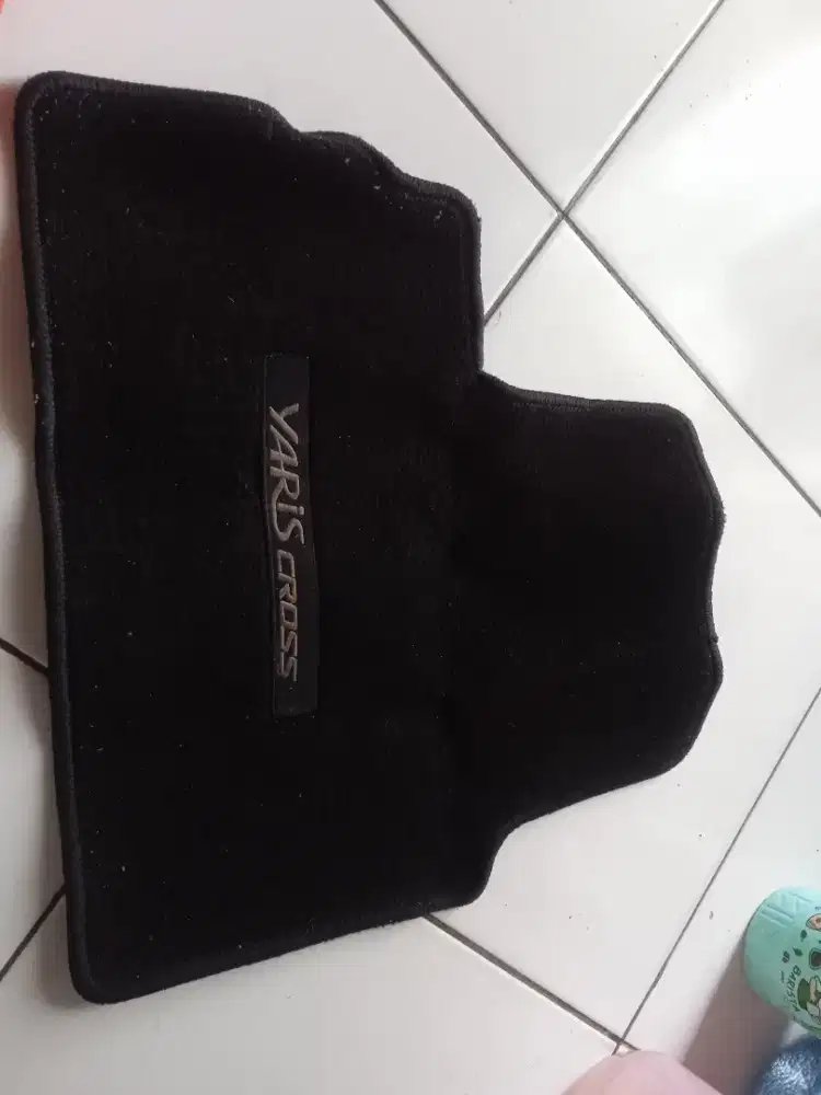 Karpet lantai Yaris cross