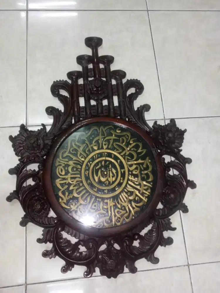 Jam dinding kayu jati 70x50cm kondisi hidup Rp 200rb
Normal ya