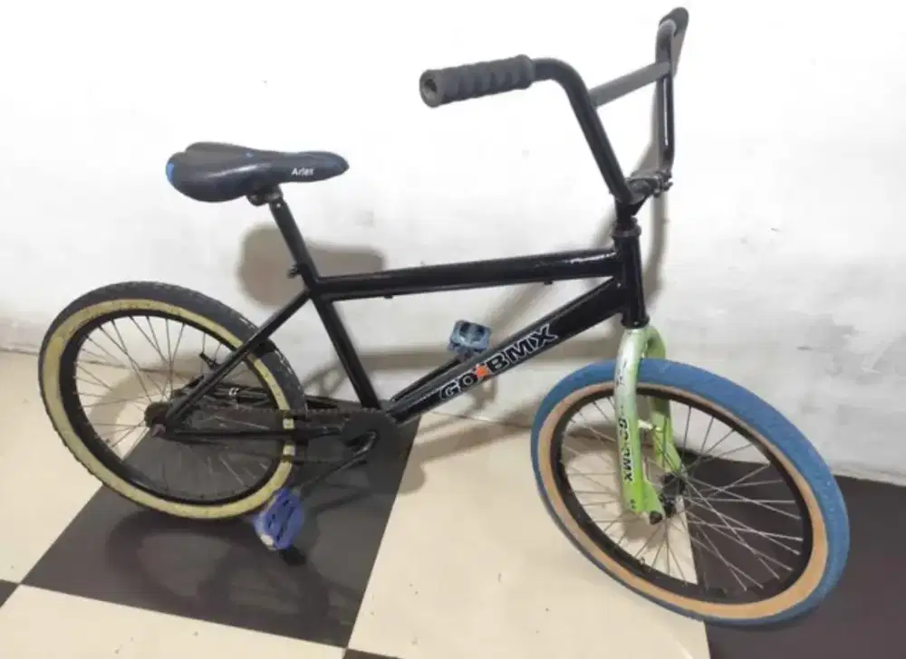 Sepeda BMX ukuran 20 rem tarpedo kondisi normal