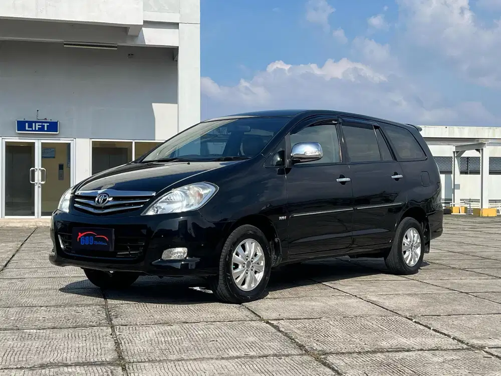 Toyota Kijang Innova 2010 Bensin