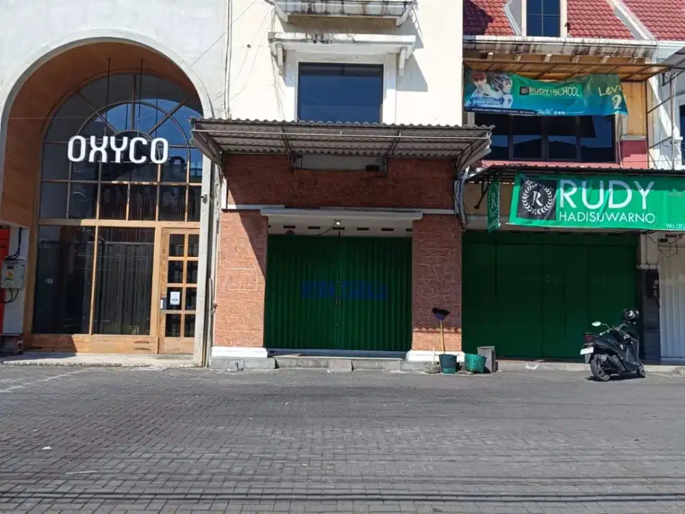 Solo Baru barat hotel Fave Ruko 3 lantai di Jual bisa KPR parkir luas fleksibel