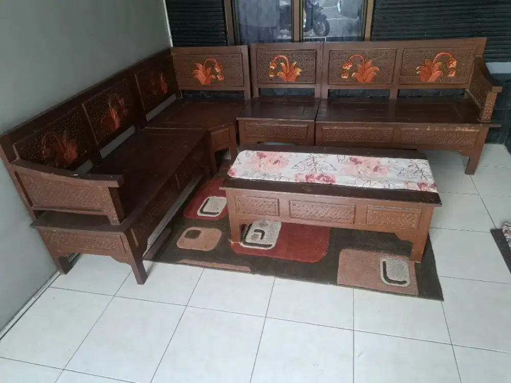 Dijual kursi kayu sudut