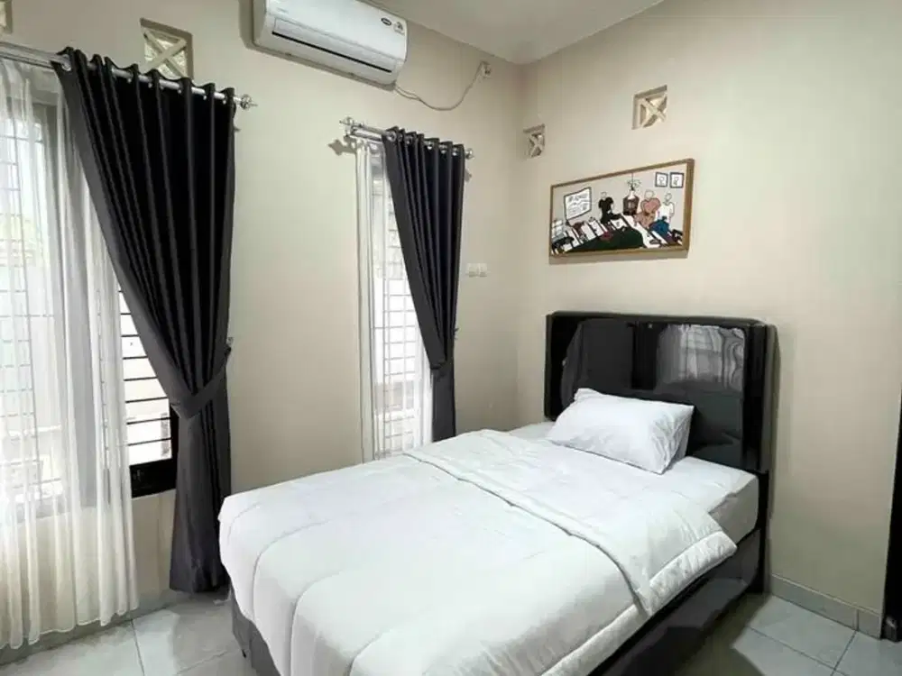 Rumah berperabot lengkap untuk disewa di kompleks perumahan satu gerbang di Jakal KM. 8