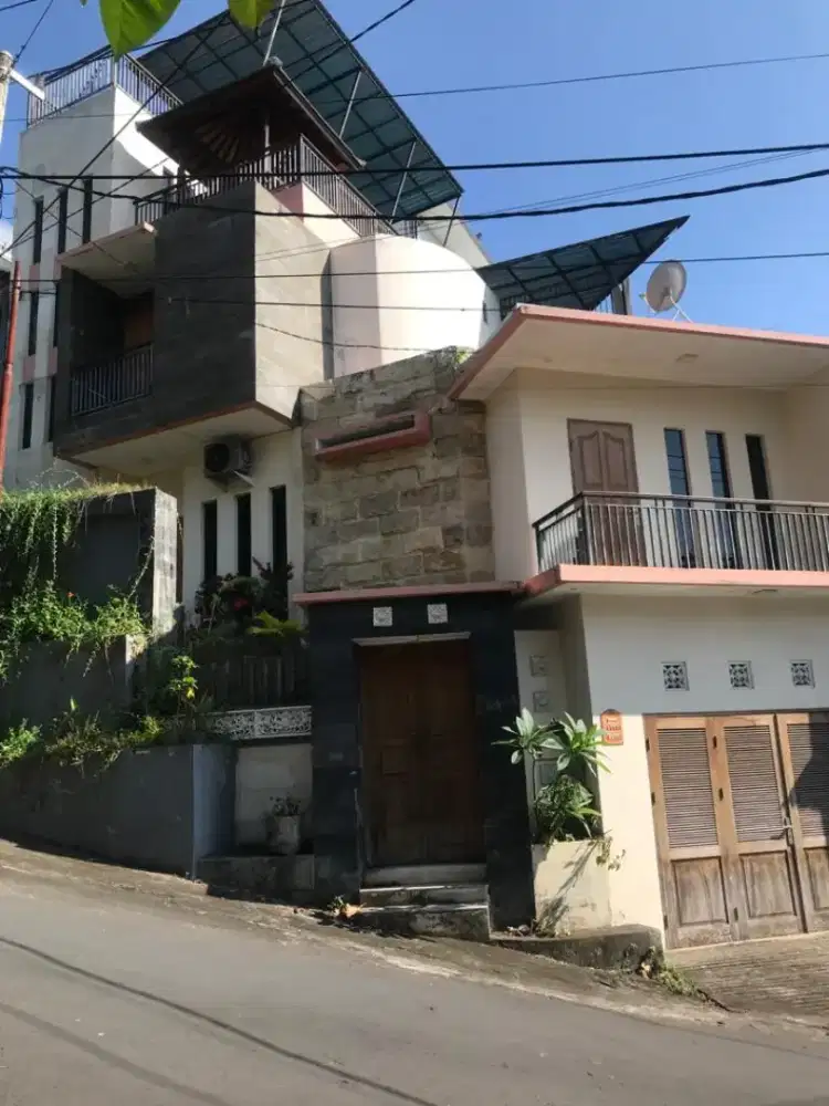 Disewakan rumah 5 kamar tidur