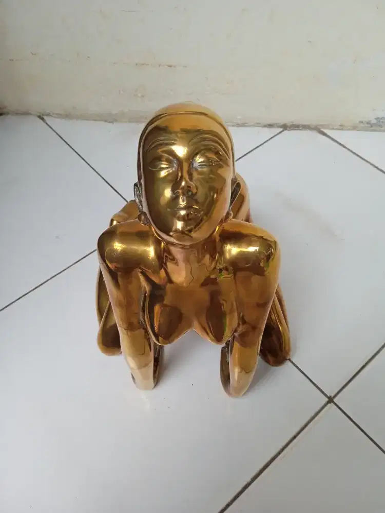 Modernist nude sculpture