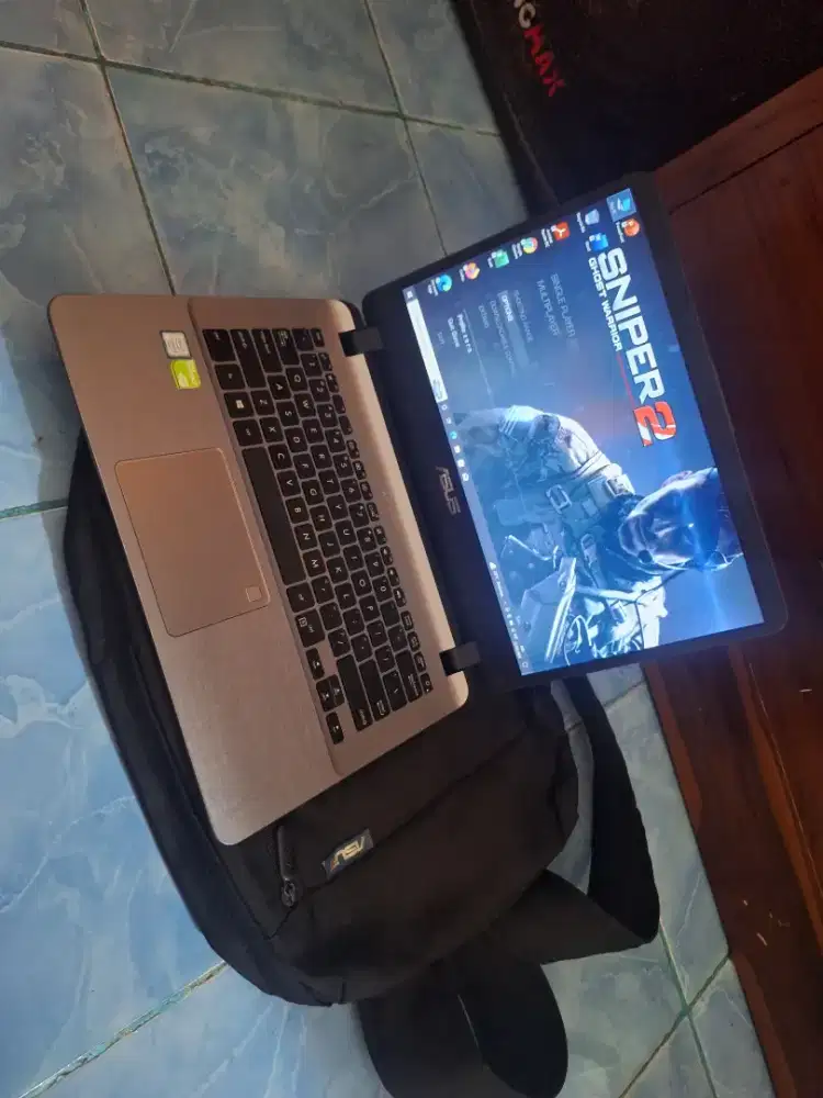 Bismillah di jual laptop asus vivobook slim core i3 ssd240 siap pakai