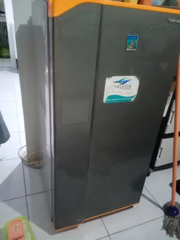 Kulkas merk Toshiba Glacio