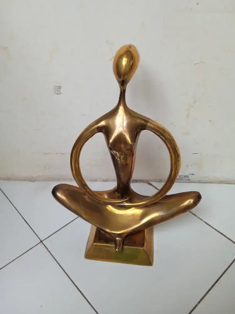 Patung bergaya pose yoga, Namaste atau dekorasi meja Zen