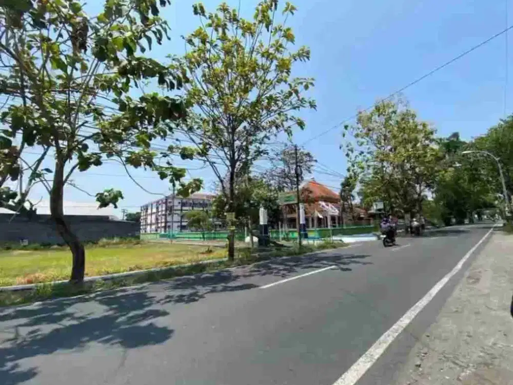 Dijual pekarangan jalan. Adi sumamrmo dekat kampus