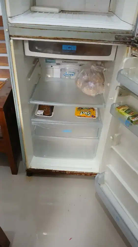 Kulkas 2 pintu panasonic bekas
