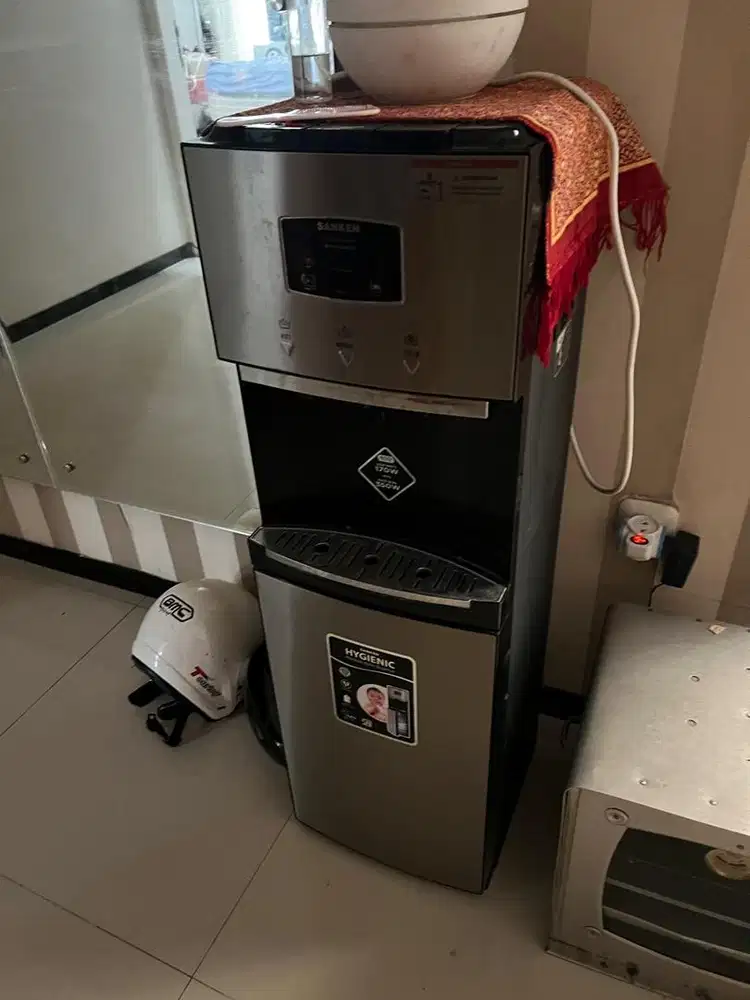 Dispenser Sanken bottom load good conditioo BU