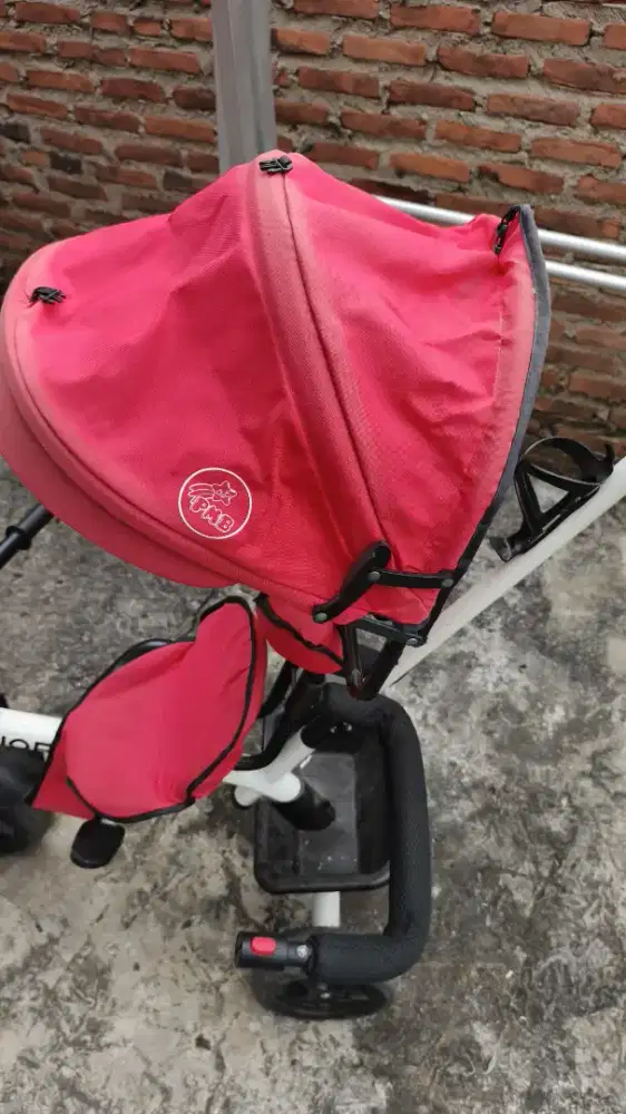 Sepeda roda 3 anak merek iora