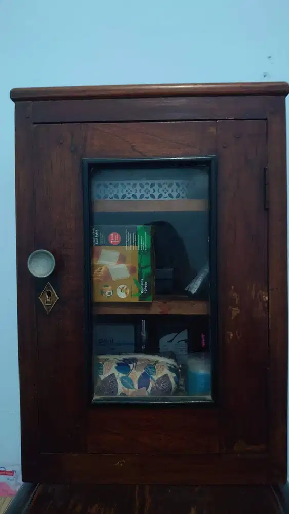 Kotak Obat Lawas Jadul