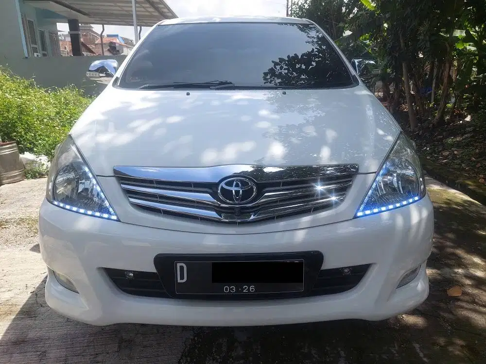 Innova V lux Diesel Thn 2011 Sangat Terawat Plat (D) Pajak Panjang