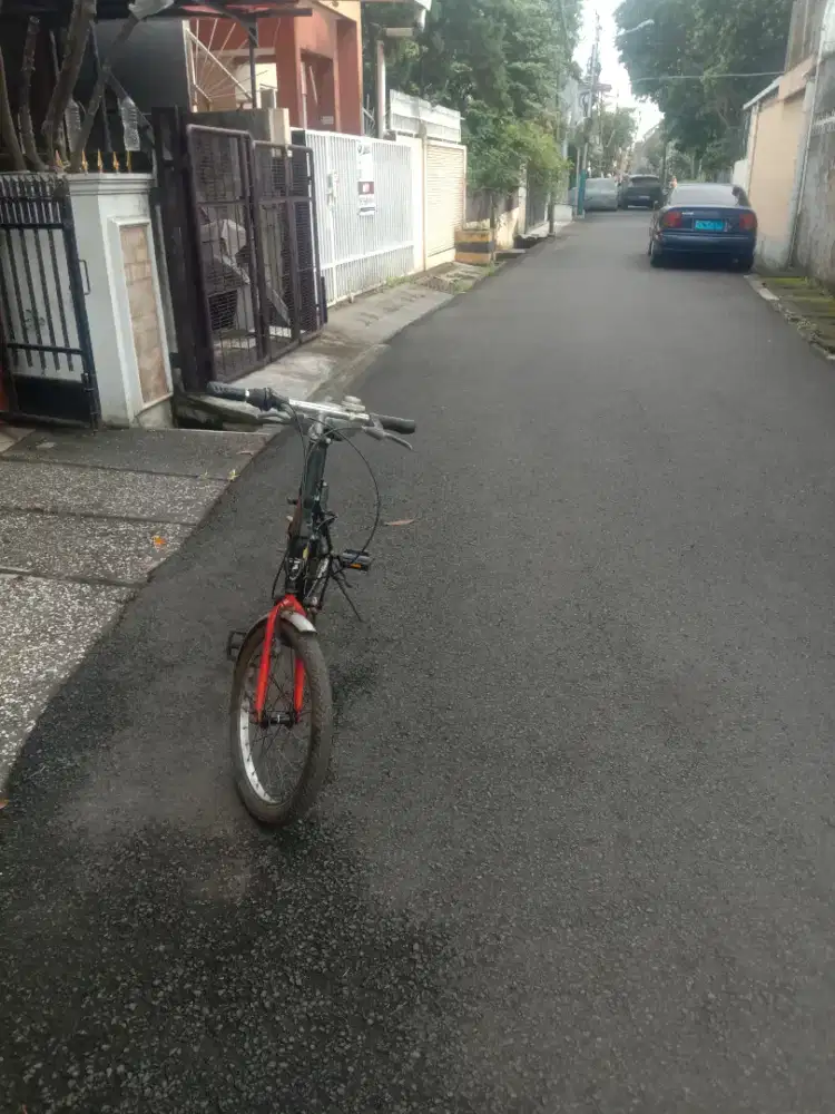 Sepeda lipat merek poligon ukuran 20