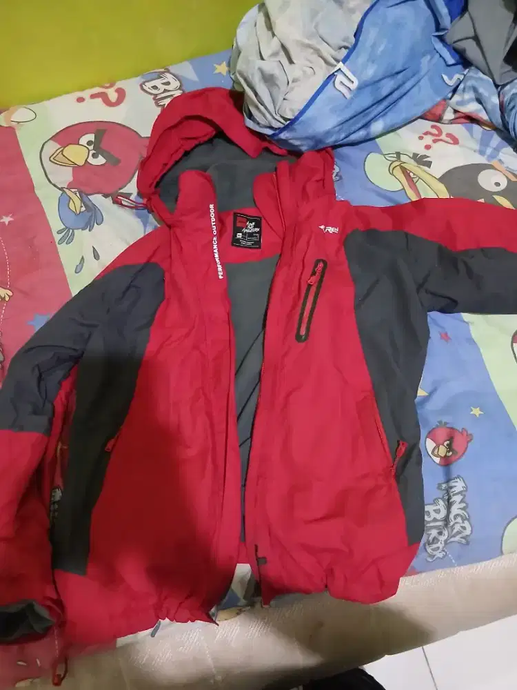 Rei mountain concept jaket