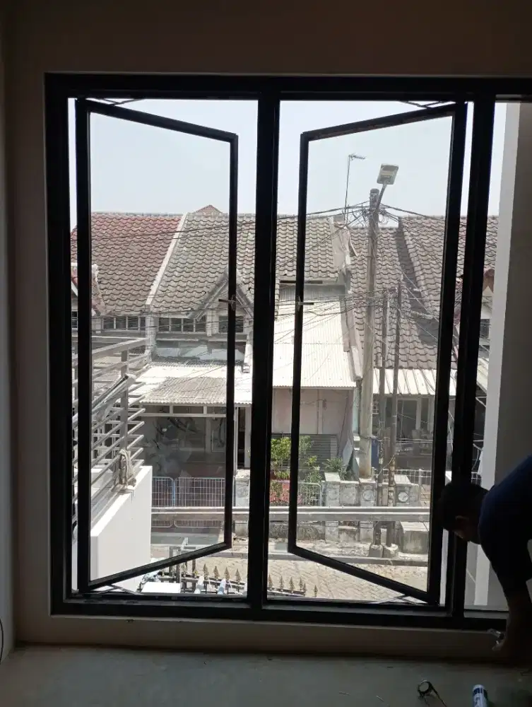 Kusen aluminium dan kaca