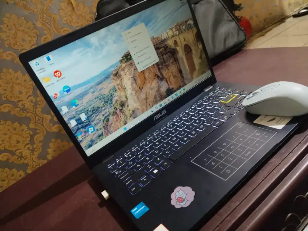 Leptop asus Ram 4/256 GB