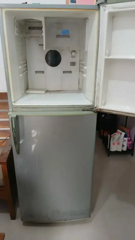 Kulkas 2 pintu panasonic bekas