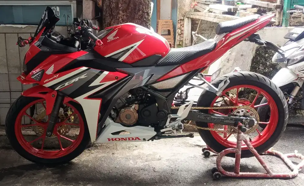 Honda CBR150R tahun 2018