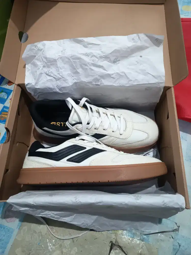 Sepatu mills model adidas