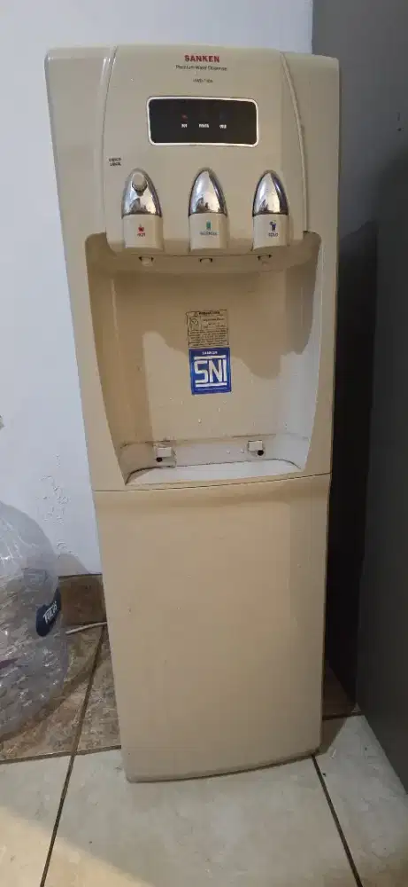 Dispenser Sanken Dingin Panas Normal Kondisi Bagus HWD-730N