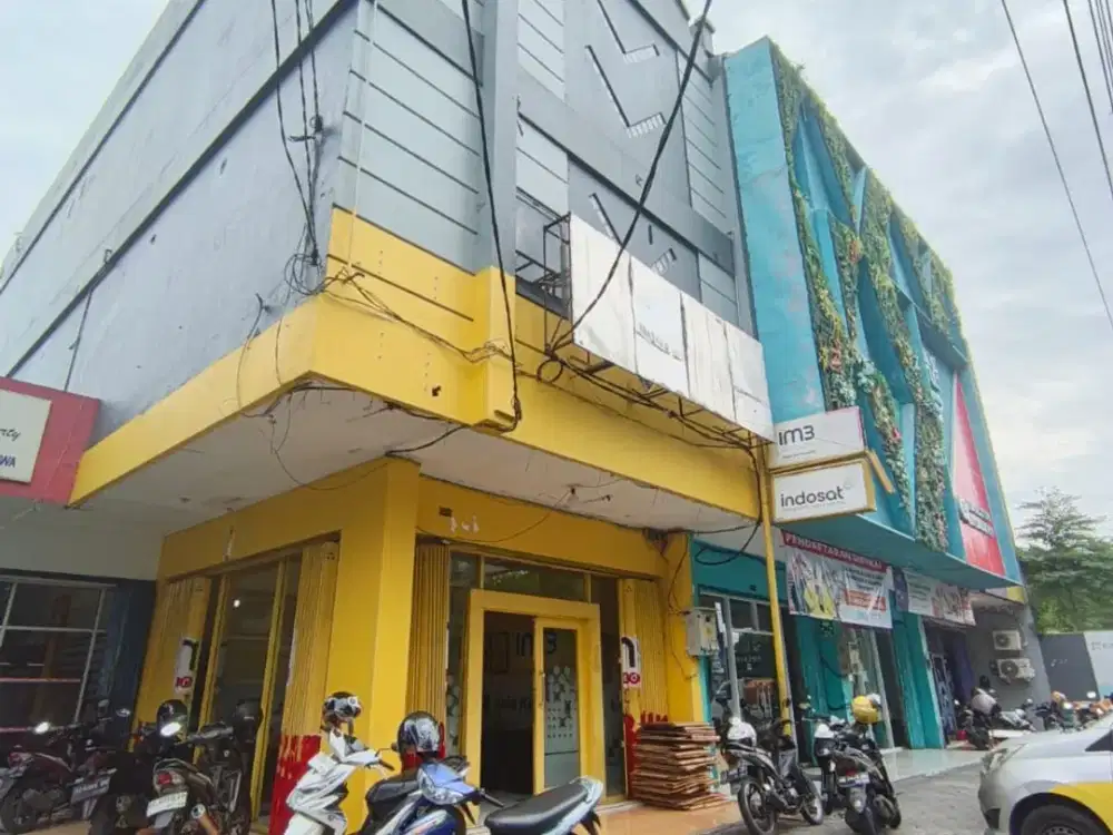 Disewakan ruko strategis 3 lantai yang terletak di pusat kota