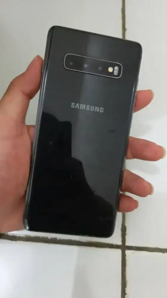 Samsung galaxy s10 plus (harga bisa nego)