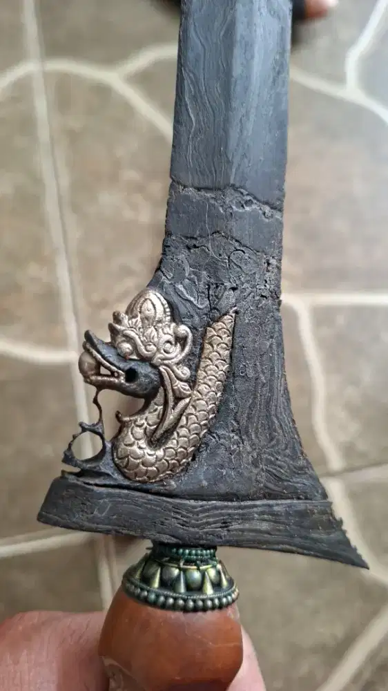 Keris pusaka Naga Anom. Kinatah Perak