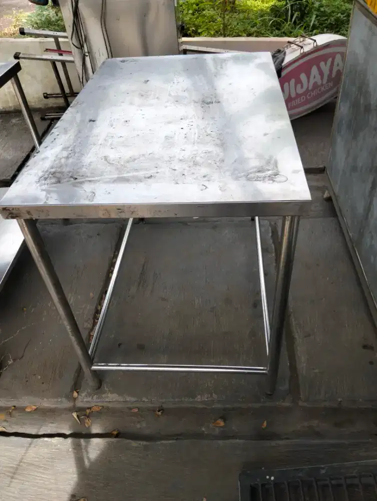 Meja olah fried chicken